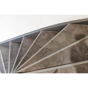 Trap detailfoto met Fonteyn Corfe 41611 PVC vloertegel mFLOR