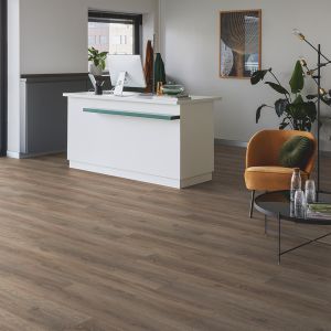 Silence Oak Calabria 55913 huiskamer met PVC klikvloer Solcora