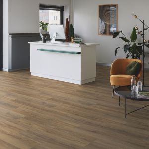 Silence Oak Apulia 55915 huiskamer met PVC klikvloer Solcora