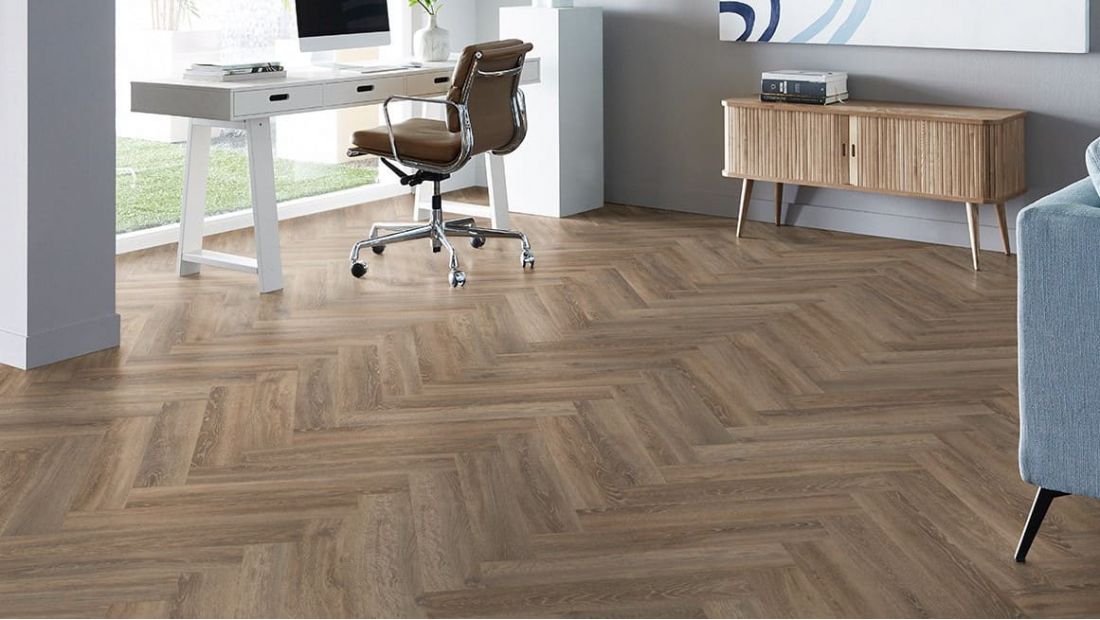 Kantoor met Parva Oak Calabria 41213 PVC visgraat vloer mFLOR