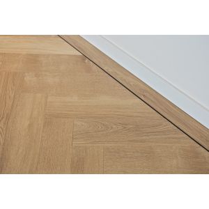 Vloerimpressie met bies van Parva Broadleaf Warm Sycamore 40815 PVC Vloer mFLOR