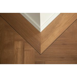 Visgraat met bies van Vloerimpressie van Parva Broadleaf Dark Sycamore 40813 PVC Vloer mFLOR