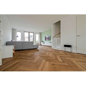 Woonkamer met Parva Broadleaf Pure Sycamore 40822 PVC vloer mFLOR