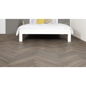 Slaapkamer met Parva Oak Lombardia 41217 PVC visgraat vloer mFLOR