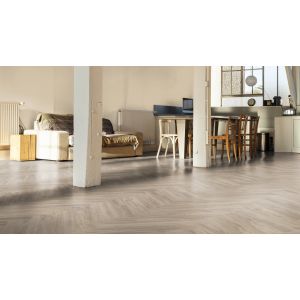 Woonkamer met Parva Oak Sardinia 41219 PVC visgraat vloer mFLOR