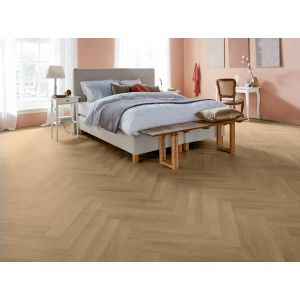 Slaapkamer met Parva River Oak Tarn 56069 PVC visgraat klikvloer Solcora Silence